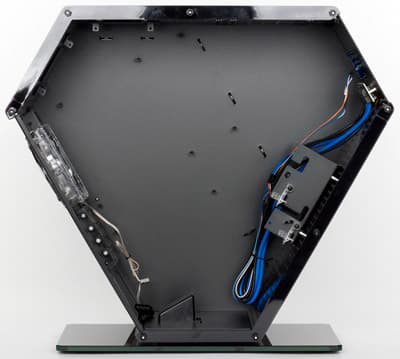 Вид на шасси слева