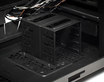 Cooler Master Storm Trooper: стойка для 2,5-дюймовых HDD, SSD