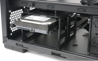 Cooler Master HAF XB EVO: стойка для HDD, SSD