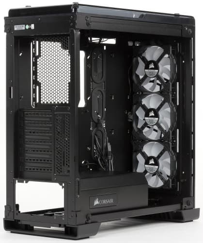 Внутреннее устройство передней части шасси корпуса Corsair Crystal Series 570X RGB