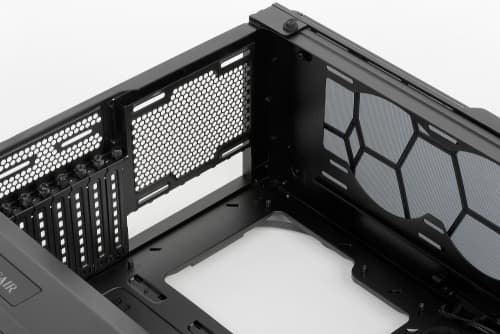 Внутреннее устройство задней части шасси корпуса Corsair Crystal Series 570X RGB