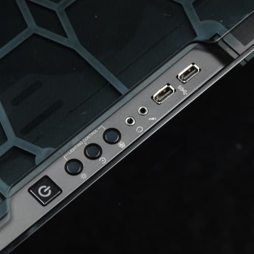 Внешние органы управления и коммутации корпуса Corsair Crystal Series 570X RGB