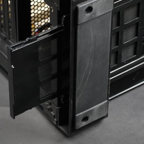 Опорный элемент корпуса Corsair Crystal Series 570X RGB