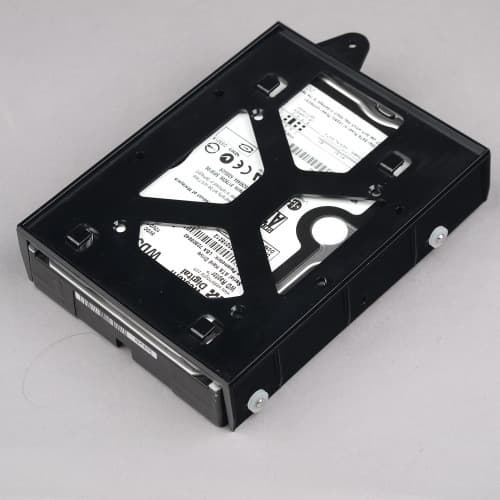 Накопитель 3,5″ высотой 26 мм в лотке корпуса Corsair Crystal Series 570X RGB