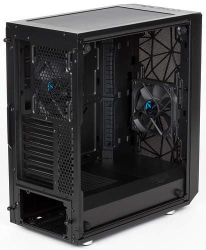 Внутреннее устройство передней части шасси корпуса Fractal Design Meshify C