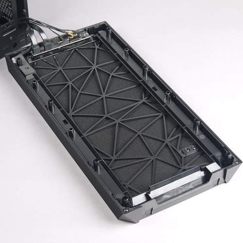 Элементы конструкции: передняя панель корпуса Fractal Design Meshify C