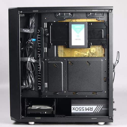 Вид в сборе корпуса Fractal Design Meshify C