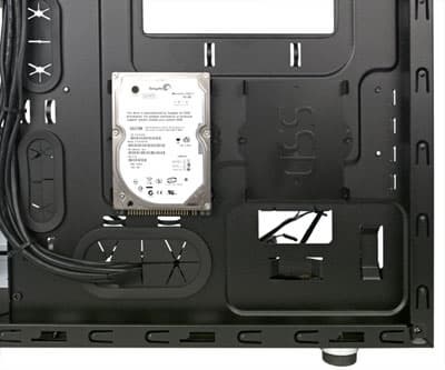 Установка HDD/SSD за подложкой Fractal Design Arc Mini R2