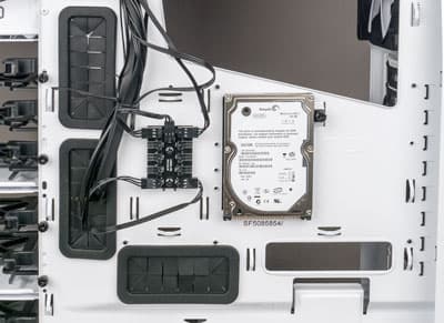 Крепление накопителей