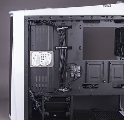 Крепление накопителей