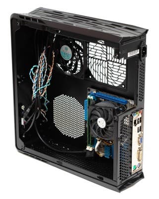 SilverStone Raven RVZ01: Установлена системная плата