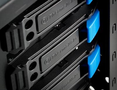 Фиксаторы 5,25-дюймовых устройств