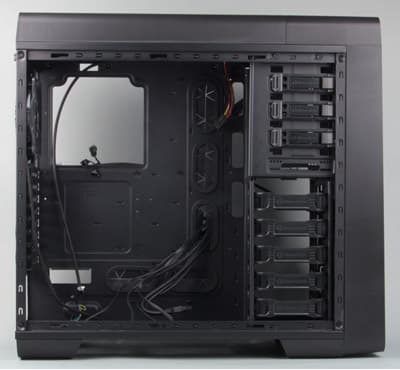 Корпус Thermaltake Urban S71, вид на шасси слева сзади