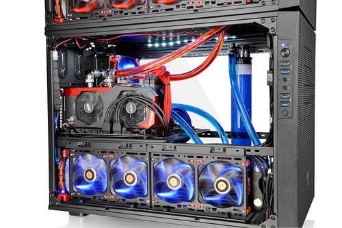 Корпус Thermaltake Core X9 с установленной ЖСО