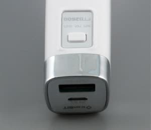 Аккумулятор iconBIT FTB2600LED: разъемы, индикаторы, кнопка