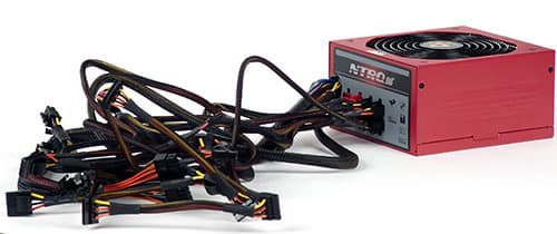 Блок питания Chieftec Nitro SPS-650C с подключенными проводами