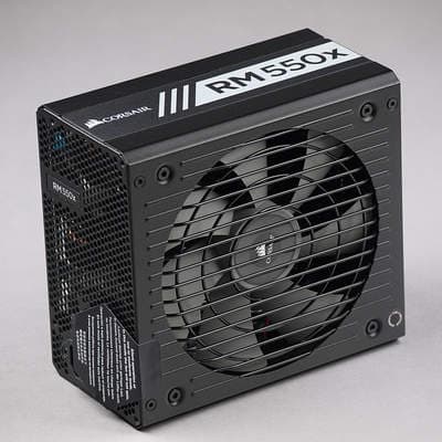 Внешний вид блока питания Corsair RM550x