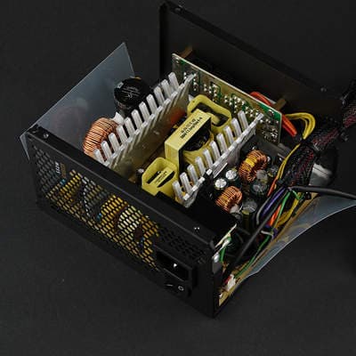 Вид платы блока питания Fractal Design Integra M 550W