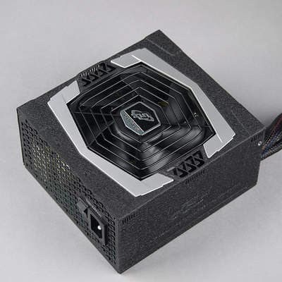 Внешний вид блока питания FSP Aurum 92+ 650 (PT650M)