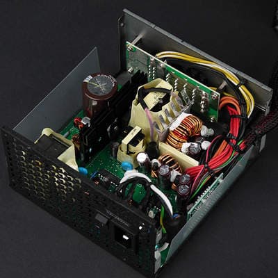 Вид платы блока питания FSP Aurum 92+ 650 (PT650M)