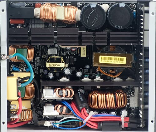 Вид платы блока питания OCZ ZX 1000W