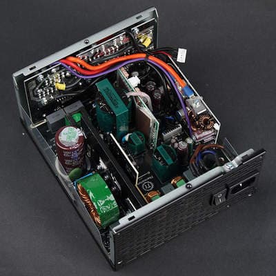 Вид платы блока питания Thermaltake Toughpower DPS G RGB 750W Gold (TPG-0750D-R)