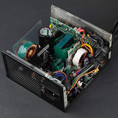 Вид платы блока питания Thermaltake Урал 650 Вт