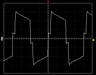 форма сигнала ИБП APC Back-UPS Pro 550 (BR550GI) при работе на нагрузку 600 Вт