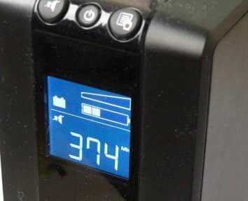 ЖК-дисплей источника бесперебойного питания APC Back-UPS Pro 550 (BR550GI)