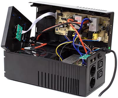 ИБП FSP EP1000 со снятой крышкой