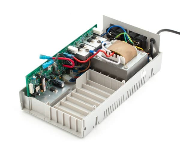 внутреннее устройство ИБП Krauler Gyper GPR-650