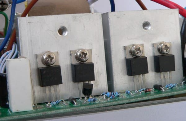 внутреннее устройство ИБП Krauler Gyper GPR-650