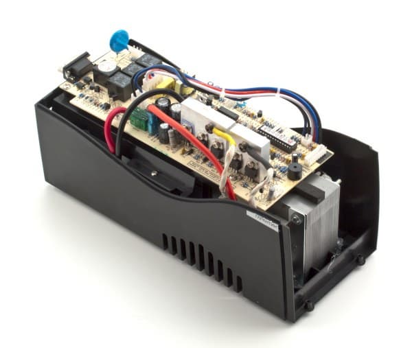 ИБП Krauler Gyper GPR-850, внутреннее устройство