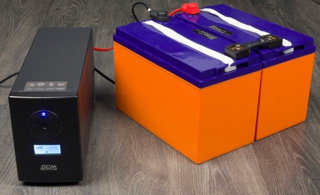 Источник бесперебойного питания Powercom INF-1500