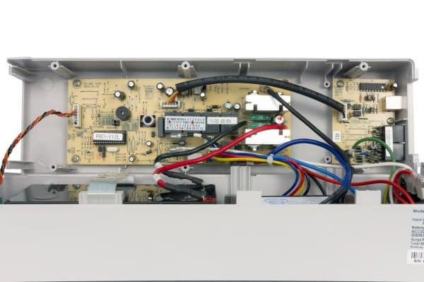 внутреннее устройство внутреннее устройство ИБП PowerCom Phantom PTM 600AP