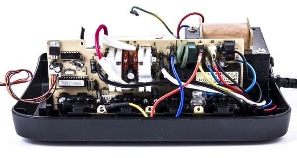 внутреннее устройство ИБП PowerCom SPD-650U