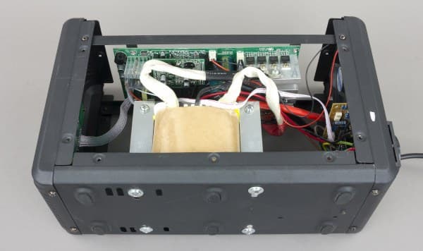 ИБП Sven Reserve Home-1000, внутреннее устройство