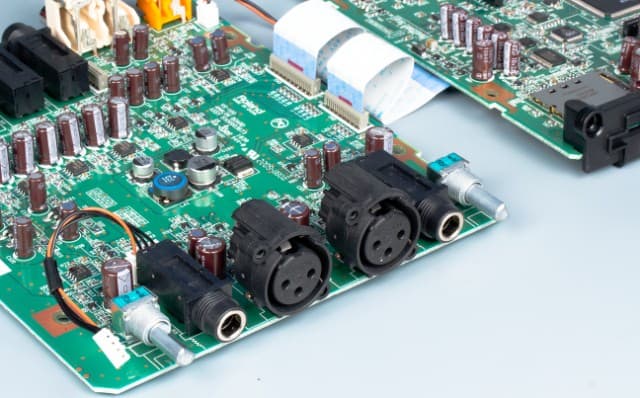 Переносная студия Roland V-Studio 100