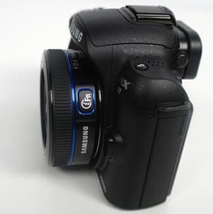 Объектив с фокусным расстоянием 16 мм и максимальной диафрагмой F/2,4