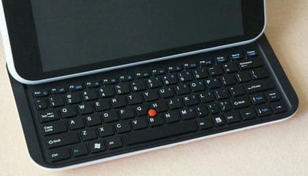 Полноценная выдвижная клавиатура QWERTY имеет пять рядов клавиш