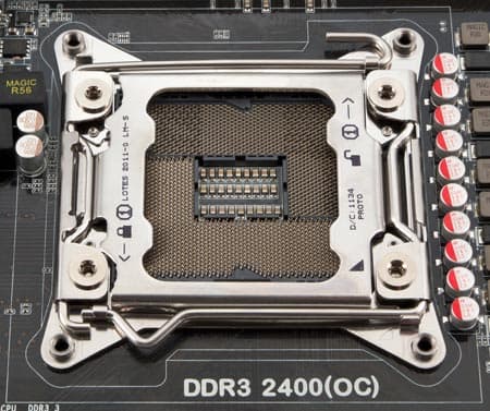 сокет LGA 2011 на системной плате