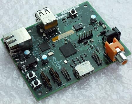Продажи одноплатного компьютера Raspberry Pi стоимостью $25 начнутся в декабре