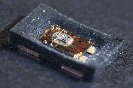 CES 2012: NXP показала сверхкомпактный высокоточный MEMS-синтезатор частоты