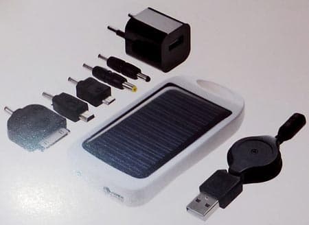 Внешний источник питания Powerbank-1200 Solar White может подзаряжать свою батарею от солнечного света
