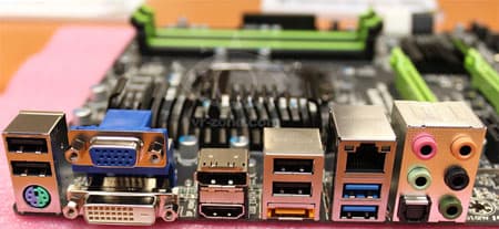 Первая плата Gigabyte G1.Killer типоразмера microATX построена на чипсете Intel Z77 