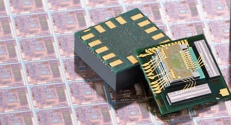 В корпусе IMU находятся два кристалла