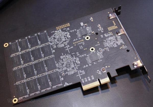 OCZ показала на CES 2013 твердотельный накопитель Vector в виде карты расширения PCI Express