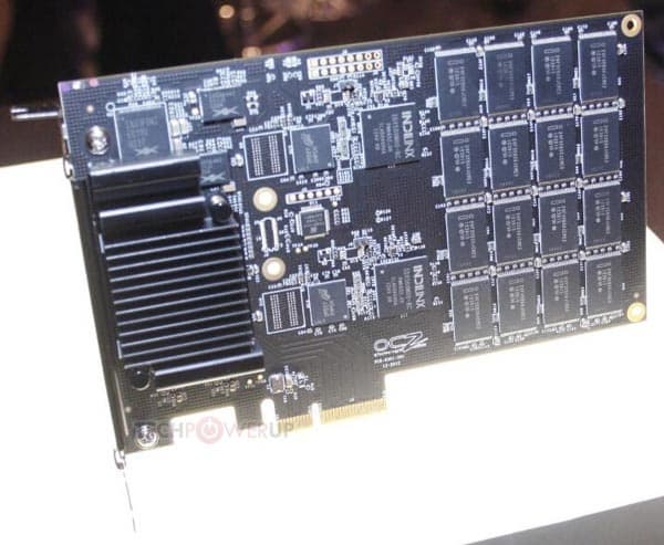 OCZ показала на CES 2013 твердотельный накопитель Vector в виде карты расширения PCI Express
