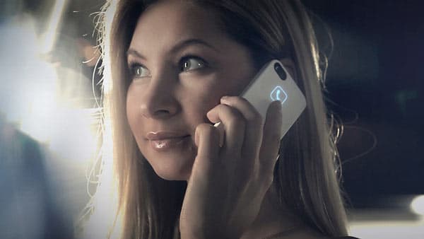 Энергии, собираемой чехлом Lunecase, достаточно, чтобы показывать уведомления