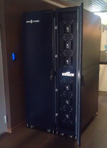 Модульный микро-ЦОД DataStone+ предназначен для частного облака или ИТ-инфраструктуры небольшого предприятия 